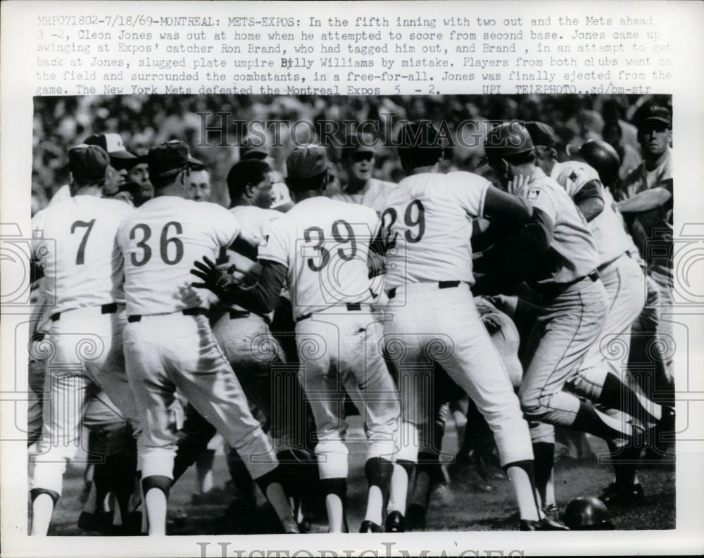 1969 Expos  vs Mets at Montreal get in fight on field slug ump-Historic Images