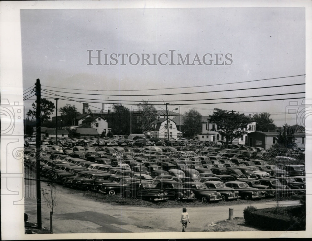 1945 Press Photo Parking lot full of cars next to Jamiaca race track in New York - Historic Images