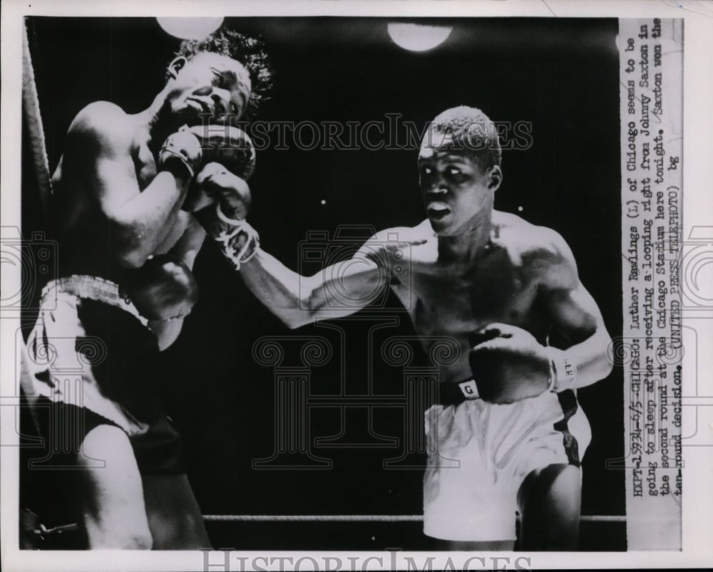 1952 Press Photo Boxer Luther Rawlings hit by hard punch by Johnny Saxton - Historic Images