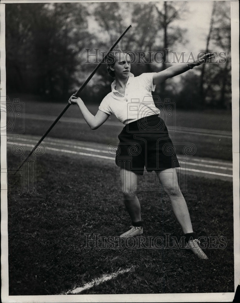 1932 Press Photo Grace Audres at Lake Erie College javelin throw - net10035 - Historic Images