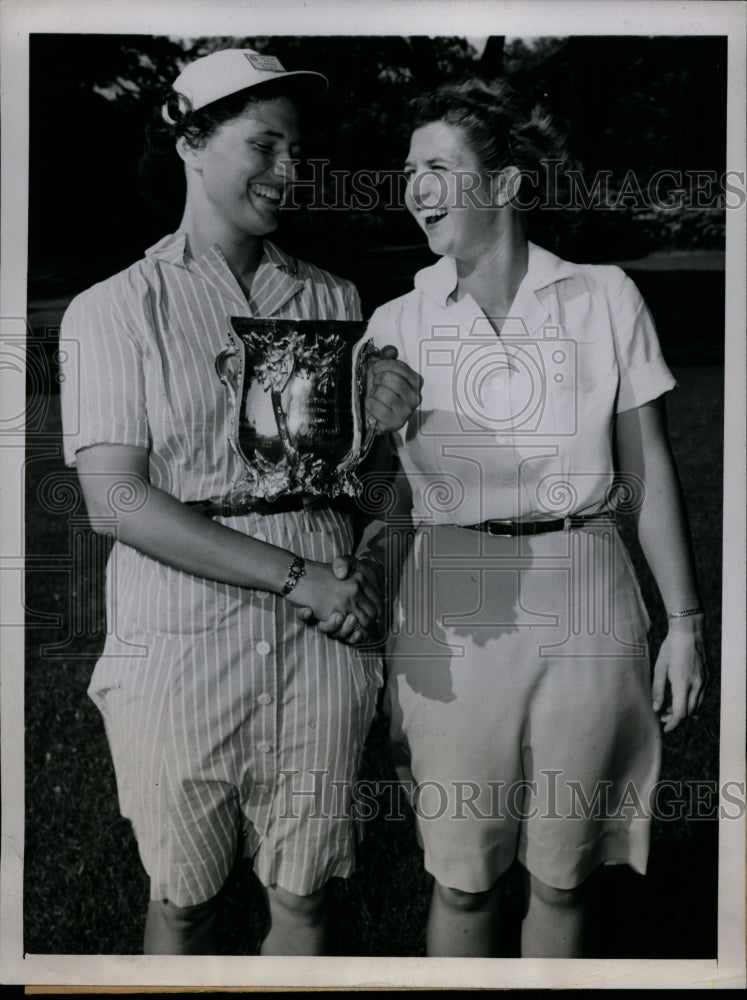 1944 Press Photo Dorothy Germain, Phyllis Otto in 44th western Amateur golf - Historic Images