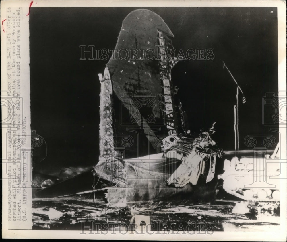 1948 Press Photo Tail assembly of B29 crashed near Honolulu airport - net10244- Historic Images