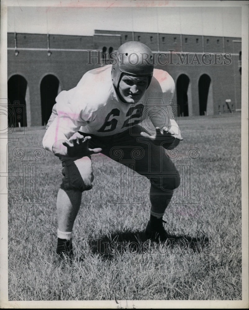 1947 Press Photo Iowa University football player Schoaf at practice session - Historic Images