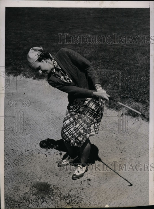 1937 Press Photo Betty Jameson making shot from sand trap, Women's Western Derby - Historic Images