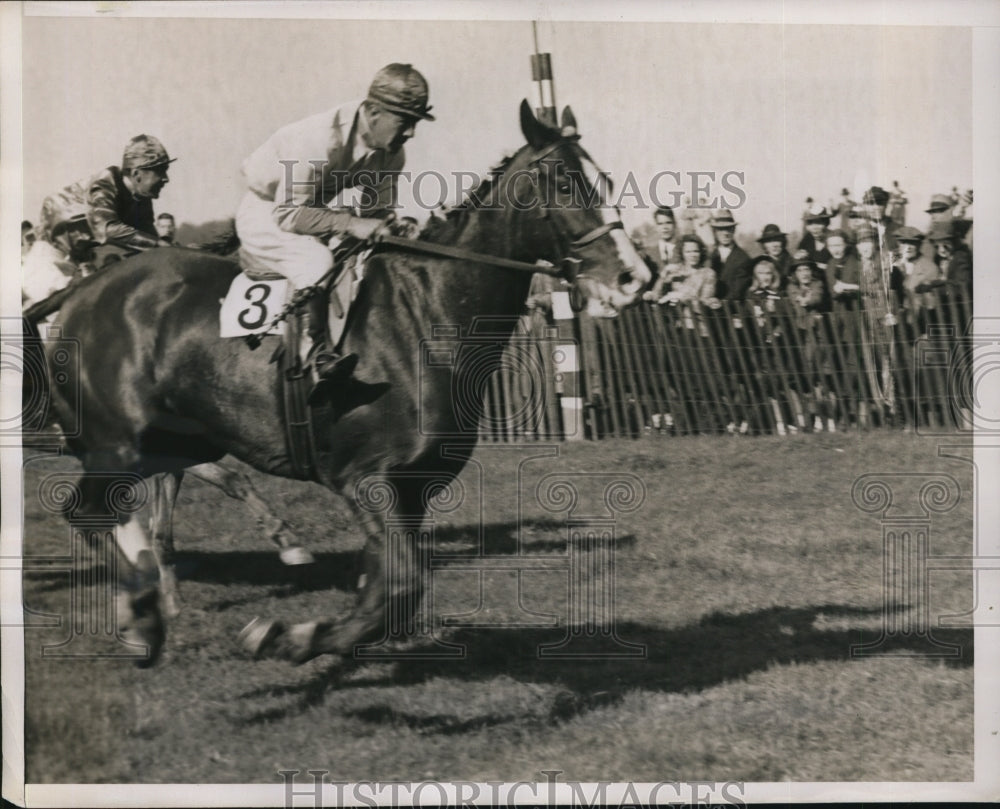 1938 Press Photo Grand National race Hereford MD Charles White on Inshore wins- Historic Images