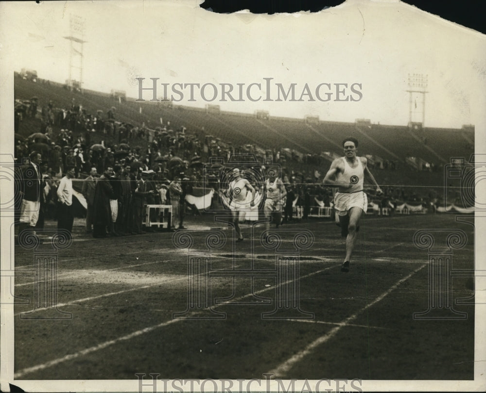 1926 Press Photo Kenneth Kennedy of Illinois AC wins 440 yards at AAU meet - Historic Images