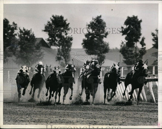 1944 Press Photo Ed Arcaro on Sunday Supper wins at Jamaica NY vs Dora Dear - Historic Images