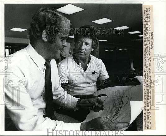 1982 Press Photo Jim Foster Vp of Cleveland00 & driver Mario Andretti - Historic Images