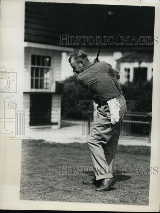 1937 Press Photo Harry Sweitzer golfer on a course making a drive - net13952- Historic Images