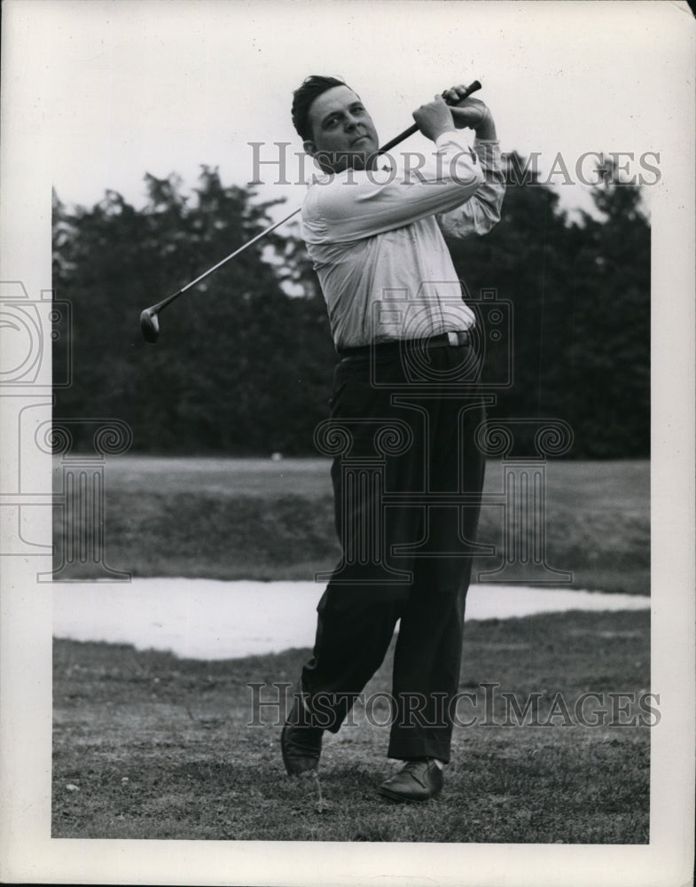 1944 Press Photo Golfer Bob Albertur on a tournament course - net14138- Historic Images