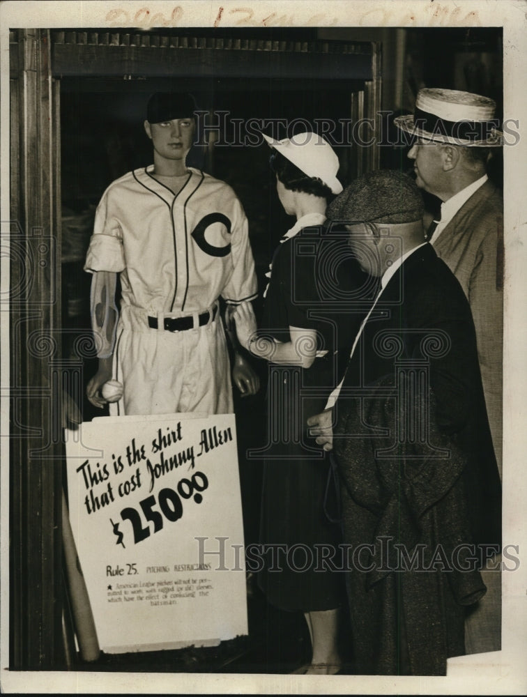 1938 Press Photo Johnny Alle's old Indians baseball shirt in a Cleveland shop - Historic Images