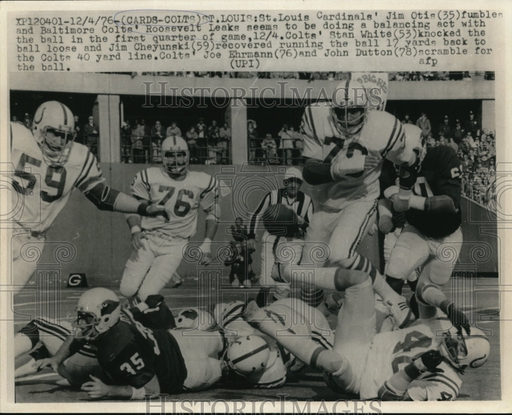 1976 Cardinals Jim Otis fumbles vs Colts Roosevelt Leaks-Historic Images