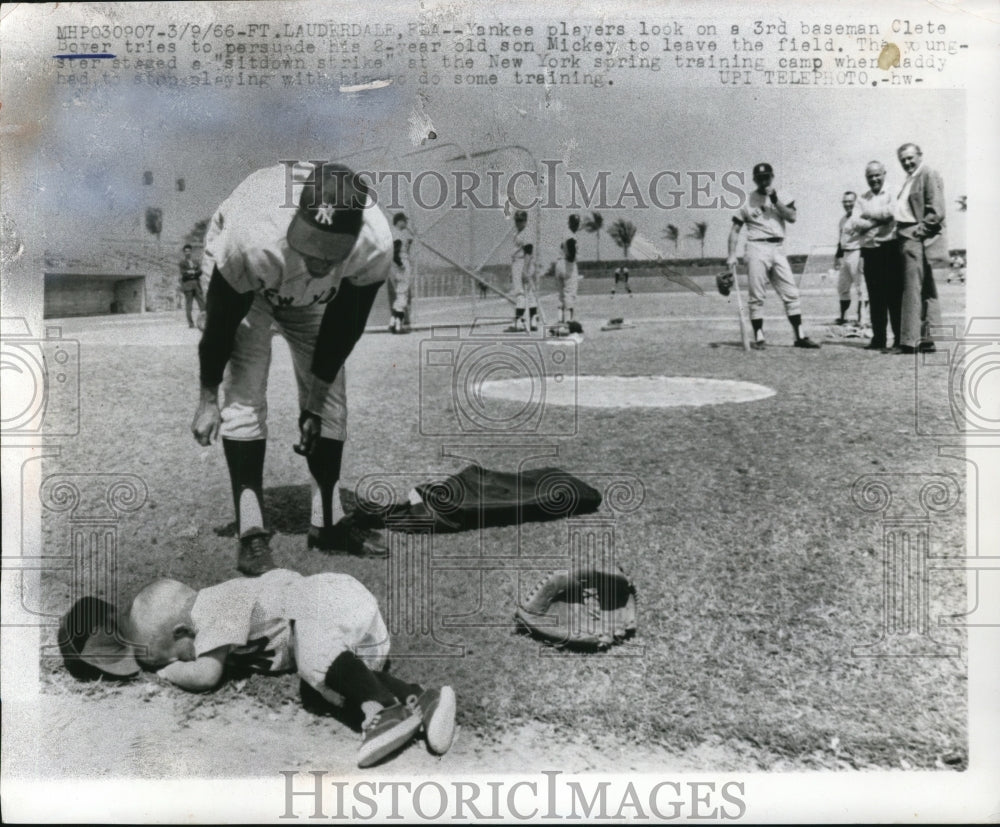 1966 Press Photo Yankee Clete Boyer & son Mickey at Ft Lauderdale Florida - Historic Images