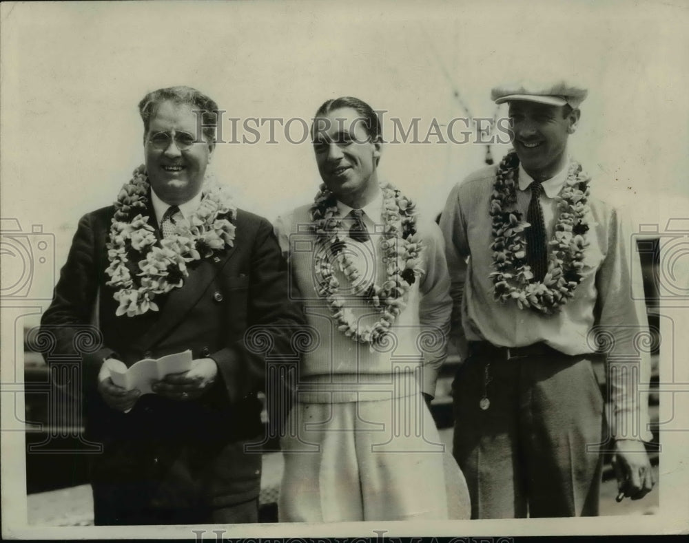 1927 Press Photo Richard Koger, Mr Grace & Mrs Spang with leis on in Hawaii - Historic Images