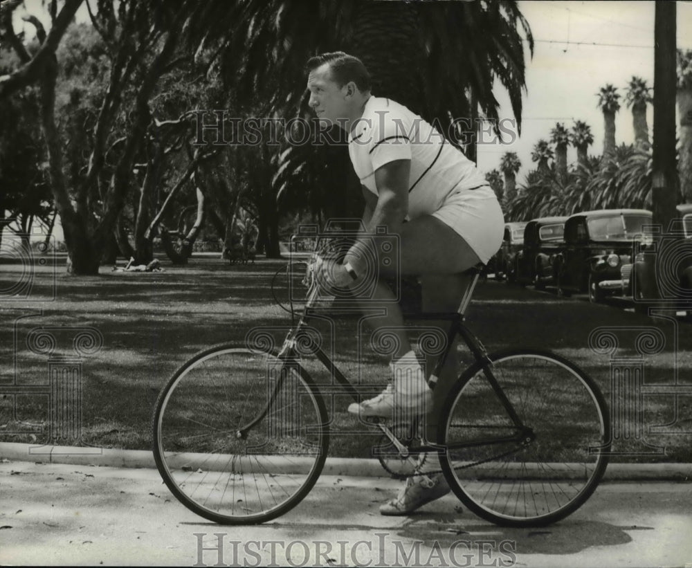 1941 Johnnie Drake of Cleveland Rams on a bicycle  - Historic Images