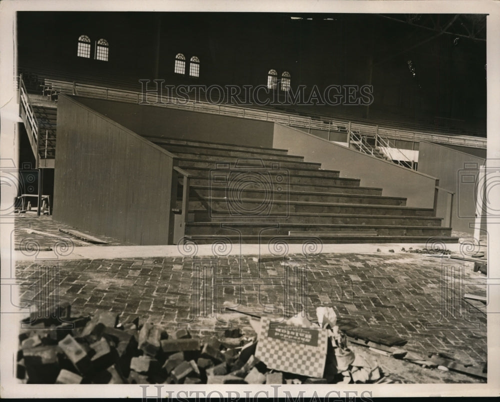 1940 Press Photo Work at Jamaica track in NY for horse race season opener - Historic Images