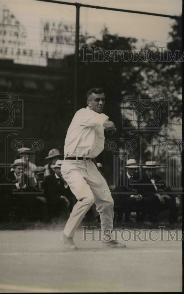 1920 Press Photo Tennis player Roland Roberts in action on the courts- Historic Images