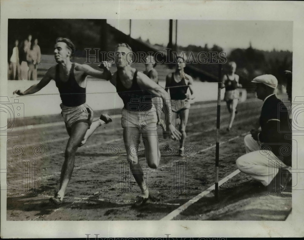 1934 Press Photo 880 yard run Galen of U of WA vs Leenderseen of State- Historic Images