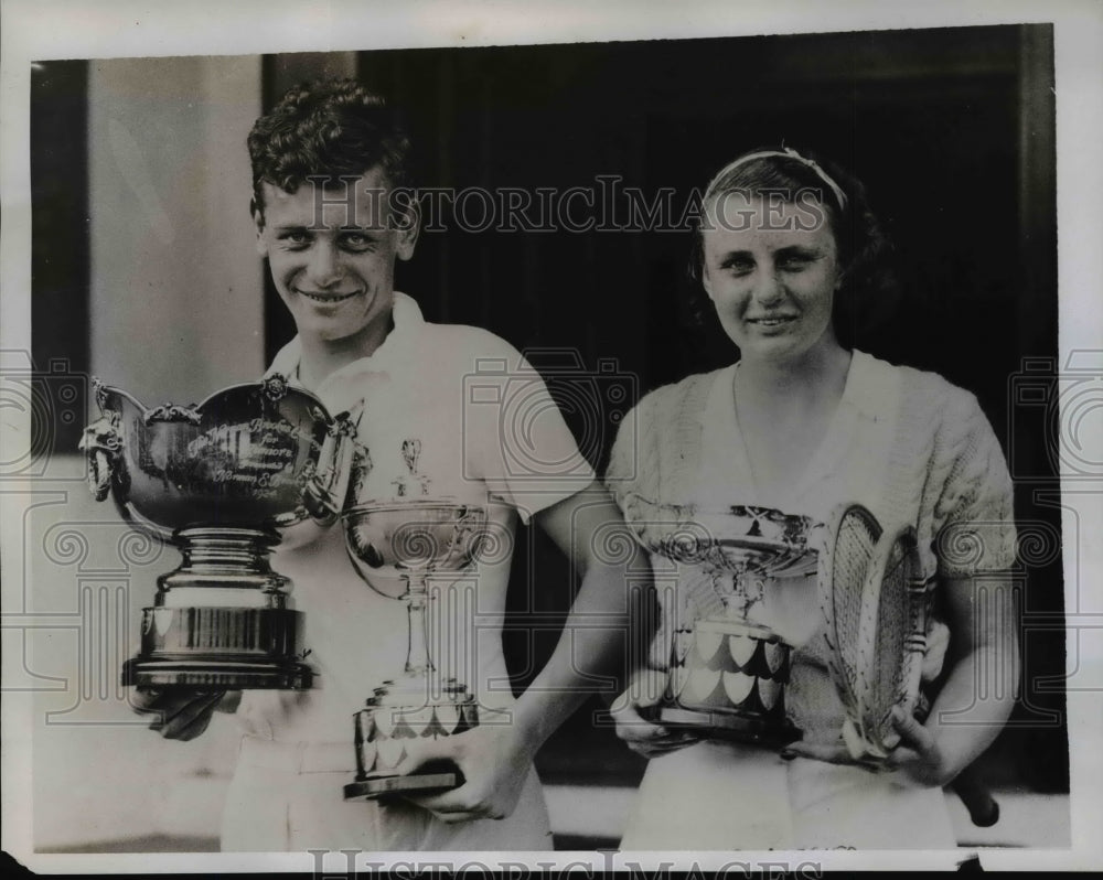 1935 Press Photo Miss D Rowe, RE Mulliken win at Junior Tennis at Wimbledon - Historic Images