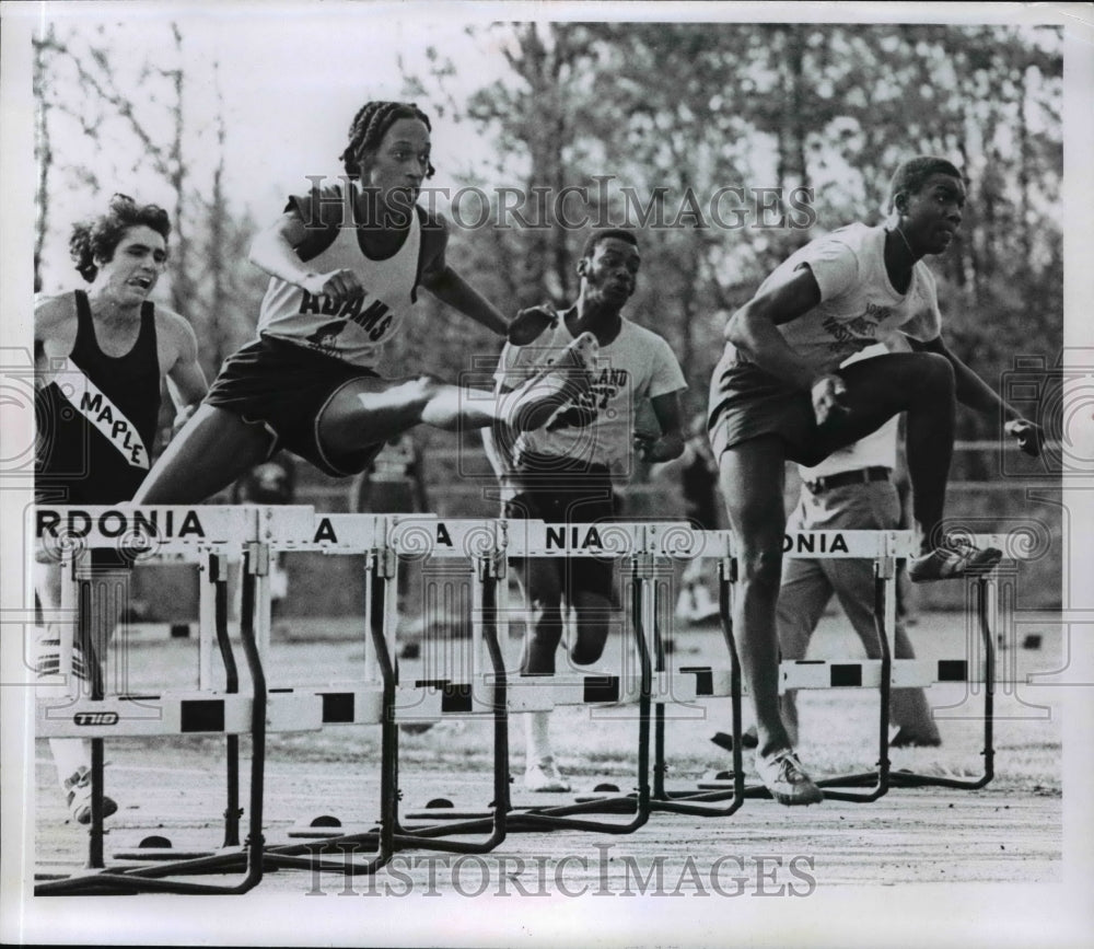 1977 Press Photo Anthony Hancock in 180 low hurdles, Jim Duffala - net21126 - Historic Images