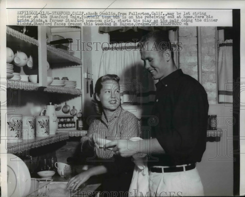 1958 Press Photo Roch Conklin Stanford U football &amp; bride Linda at home - Historic Images