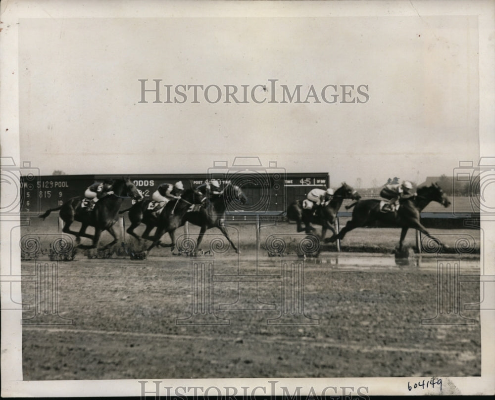 1941 Press Photo Start of the sixth race of the day at Jamaica race track, NY - Historic Images