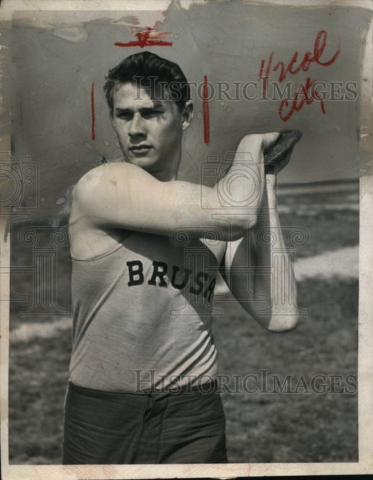Press Photo Gene Strathman wins discus event at 156 feet - net22087 - Historic Images
