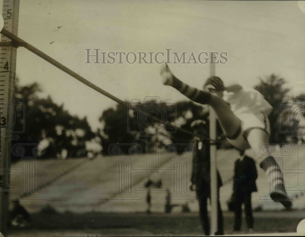1925 Press Photo Mary Stukin in high jump event at San Francisco meet - Historic Images