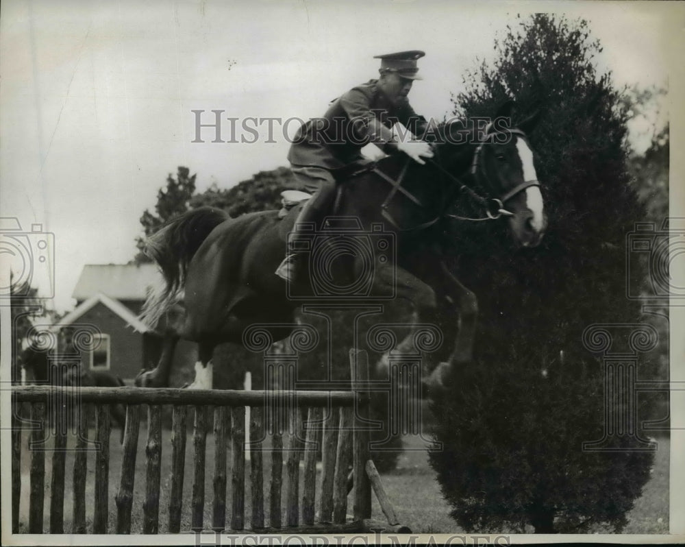 1936 Press Photo Taurino Barriga atop Licor during Mexican Horse Show- Historic Images