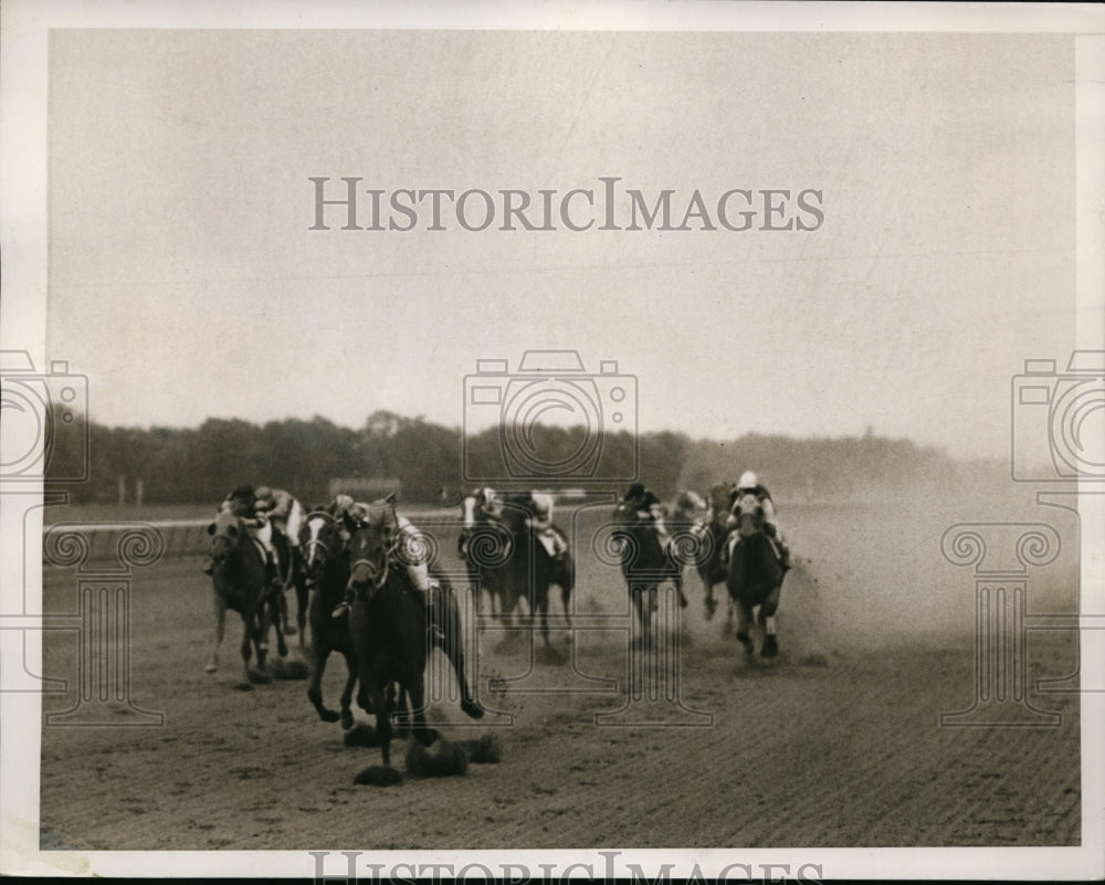 1939 Press Photo Perida, Small World, Thorn Apple in Berry Maid race - net24547 - Historic Images