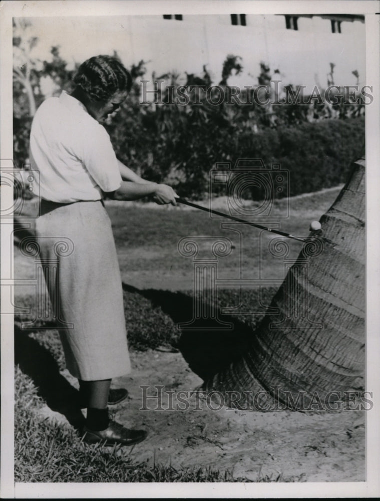1936 Press Photo Golfer Patty Berg competes at Miami Biltmore Golf Tournament - Historic Images