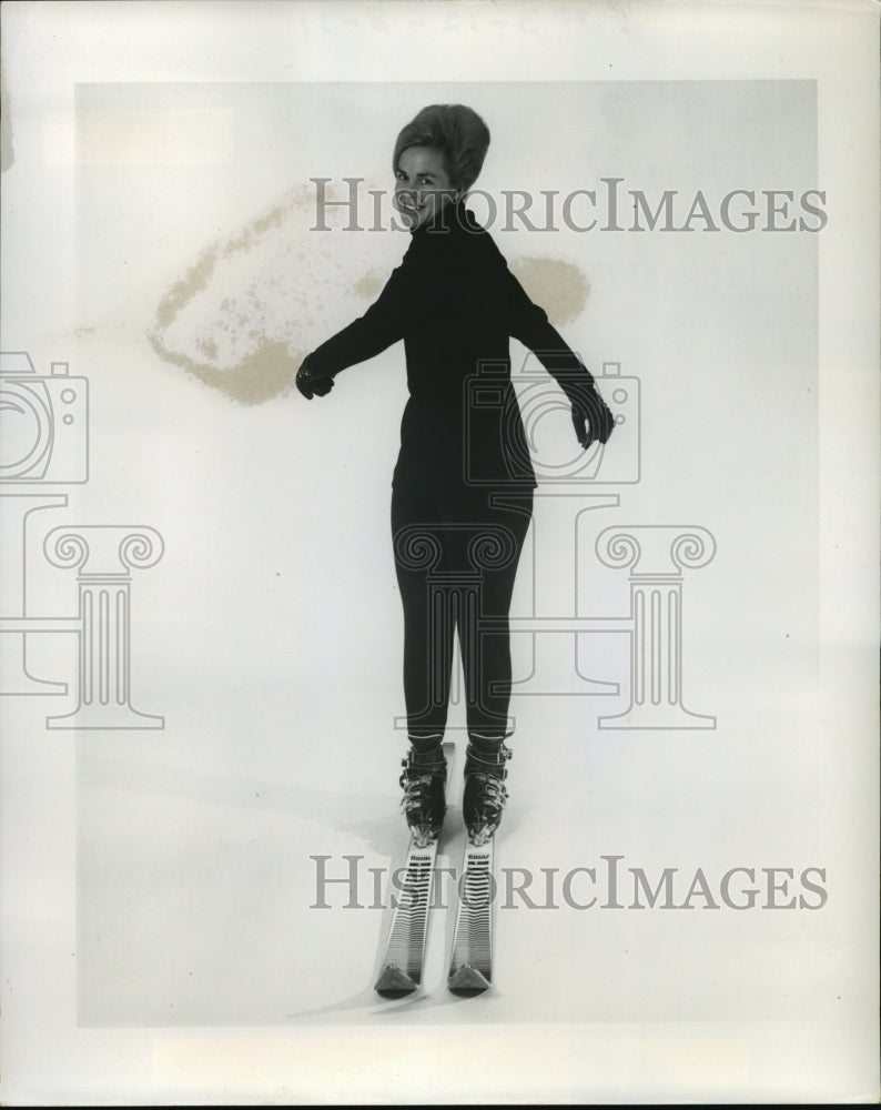 1969 Press Photo American skier Penny Pitou on the ski slopes - net26385- Historic Images