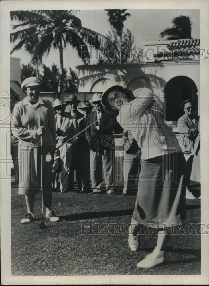 1951 Press Photo Mae Murray, Pat O&#39;Sullivan at Helen Lee Doherty golf in Fla - Historic Images