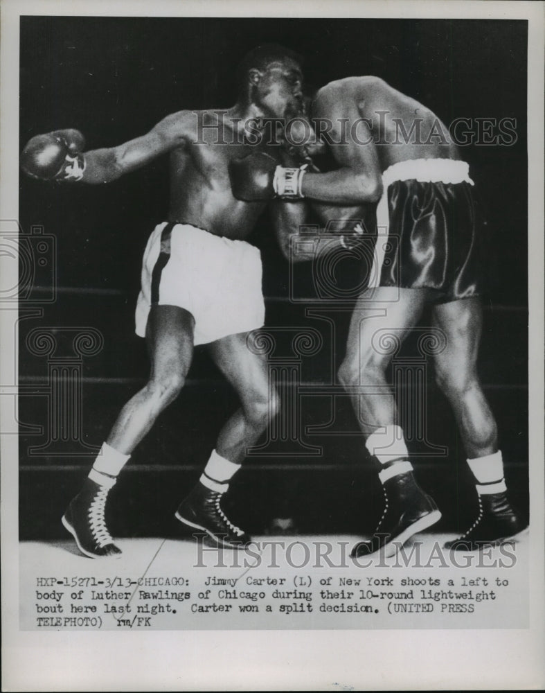 1952 Press Photo James Carter vs Luther Rawlings in bout in Chicago Illinois - Historic Images