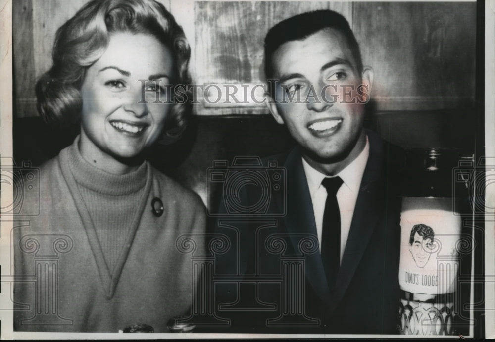 1963 Press Photo Rose Queen Nancy Davis &amp; Wisconsin star QB Ron Vander Kelen - Historic Images