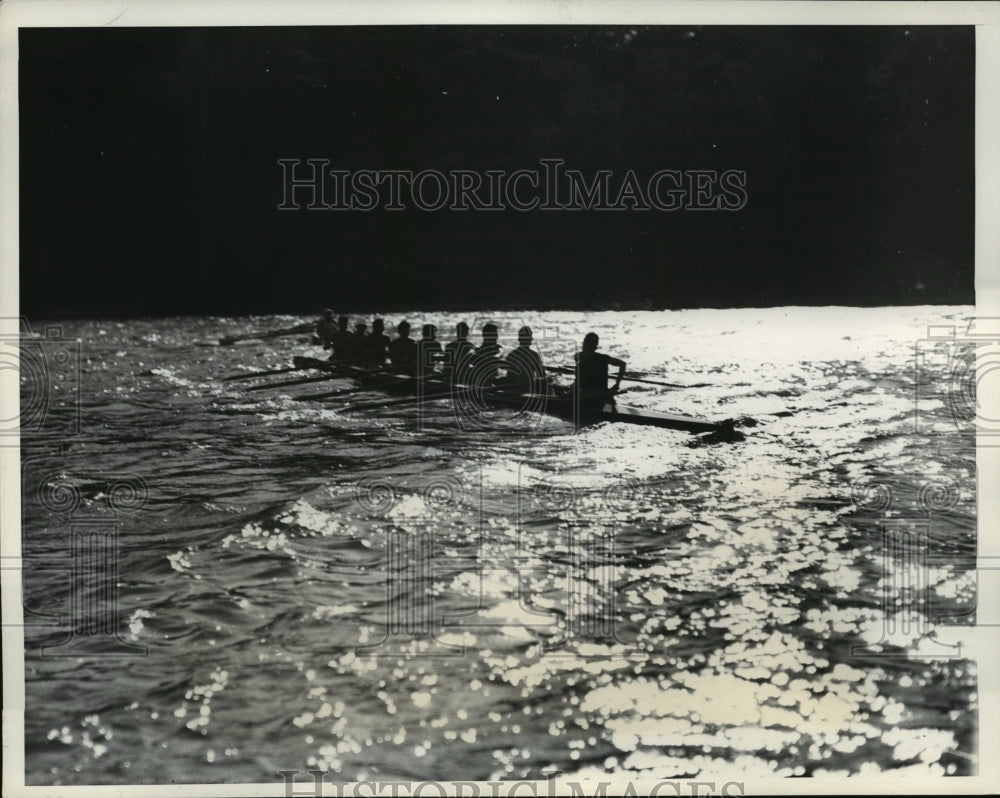 1934 Press Photo Columbi aUniversity crew for Poughkeepsie Regatta - net26864- Historic Images