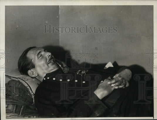 1932 Press Photo crippled, blind author Dean Van Clute saved from eviction - Historic Images