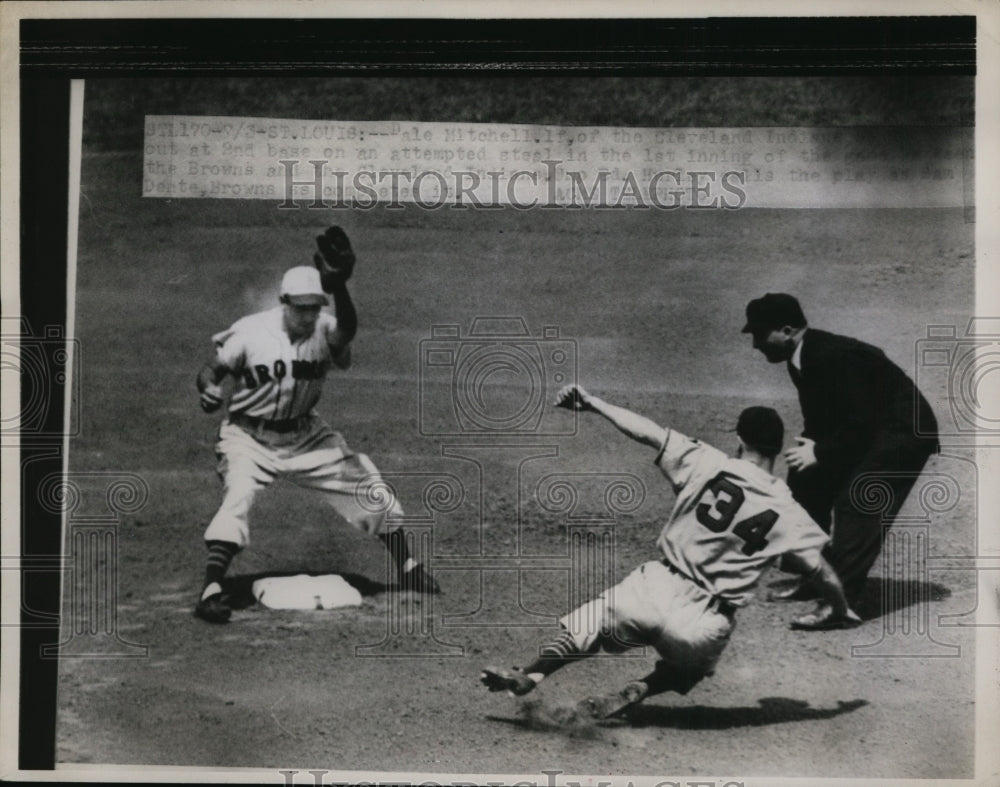 1948 Press Photo Dale Mitchell of Indians out at 2nd vs Browns Sam Dente - Historic Images
