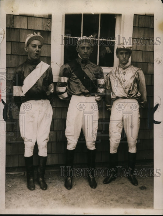 1922 Press Photo Jockeys Lang, Morris & Thomas at a track for a race - net28264 - Historic Images