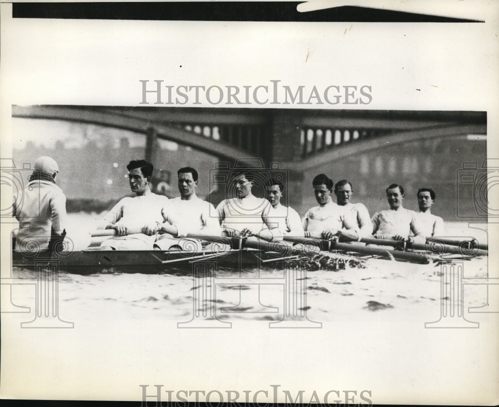 1930 Press Photo Cambridge varsity crew practice on Thames River - net29687 - Historic Images