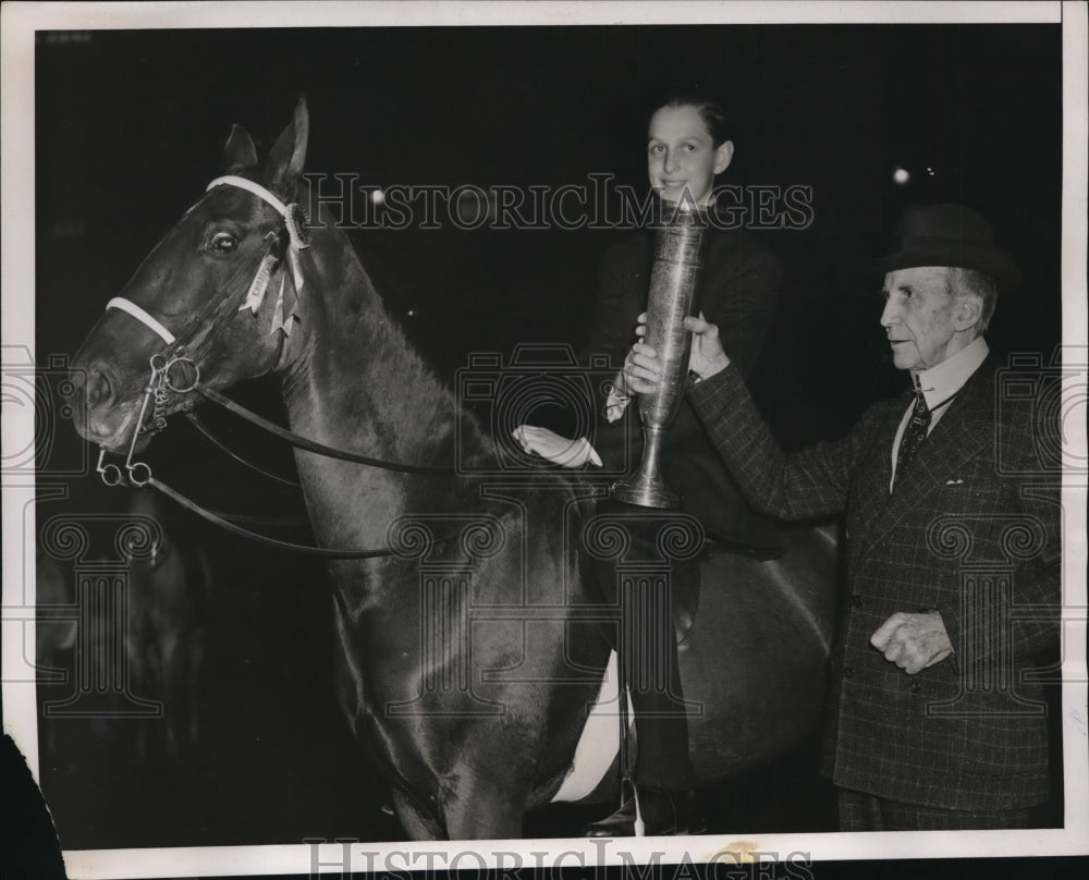 1938 Press Photo Arthur Plant Jr on Two Point Five gets ASPCA trophy R Welling - Historic Images