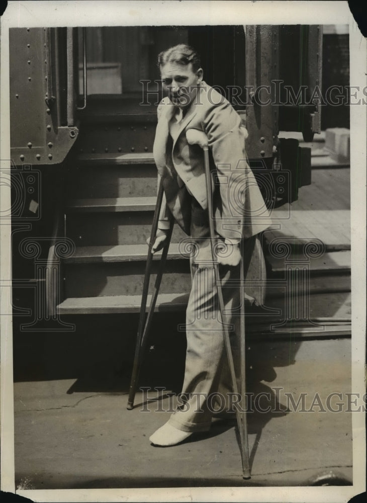 1931 Press Photo Freddy Lindstrom NY Giants outfielder with broken foot - Historic Images