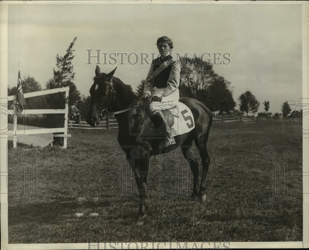 1930 Press Photo socialite Betsy Lapsley &amp; Phyne win Ensign Steeplechase - Historic Images