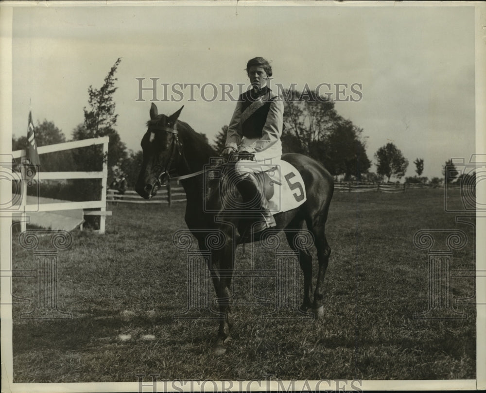 1930 Press Photo socialite Betsy Lapsley & Phyne win Ensign Steeplechase - Historic Images