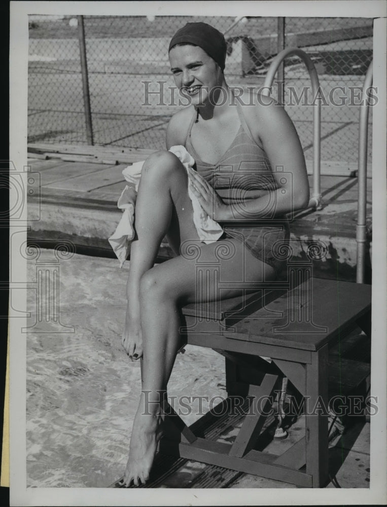 1945 Press Photo Helen Crlenkovich Morgan National AAU Swim &amp; Dive in CA - Historic Images