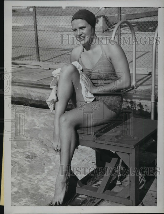1945 Press Photo Helen Crlenkovich Morgan National AAU Swim & Dive in CA - Historic Images