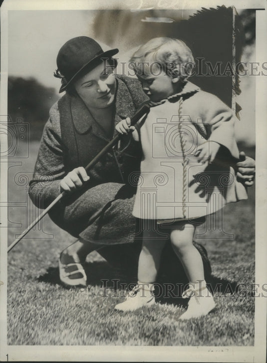 1935 Press Photo Glenna Jr Learns Golf From Her Mother Glenna Collett Vare - Historic Images