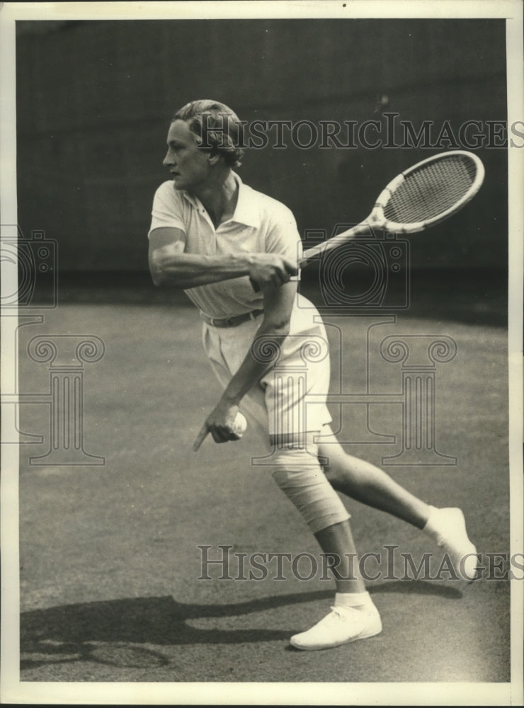 1937 Press Photo Helen Jacobs practices with the team At Forest Hills, L.I.- Historic Images