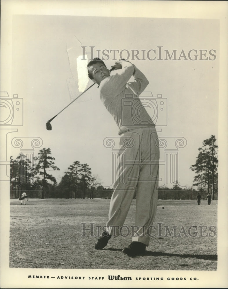 1955 Golfer Walker Inman Jr takes a swing - Historic Images