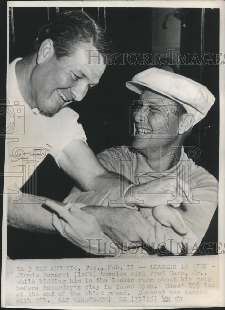 1950 Press Photo Jimmy DeMaret and Fred Haas Jr Kid Around in Locker Room - Historic Images